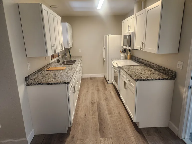 353 Colonial Ct — Photo 12