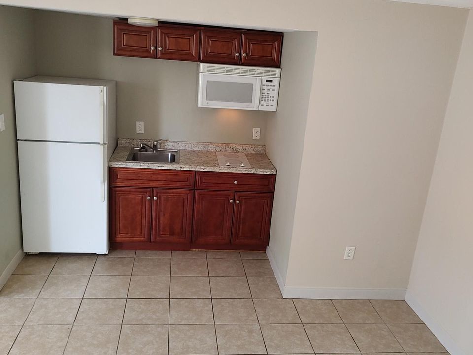 2nd image of 102 S 1st St #3