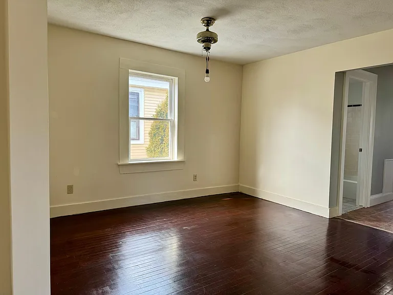 17 Foster St #2 — Photo 3