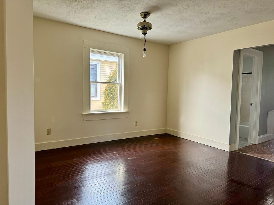 2nd image of 17 Foster St #2