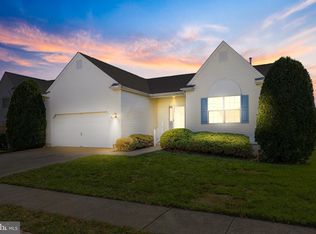 5 Roslyn Dr, Delran, NJ 08075