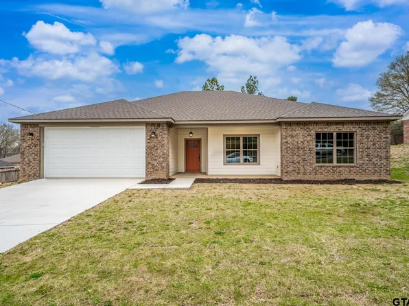 1501 Pinecrest St, Gilmer, TX 75644