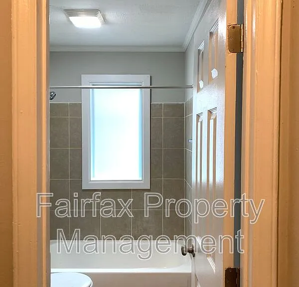 2418 Owen St #A — Photo 11