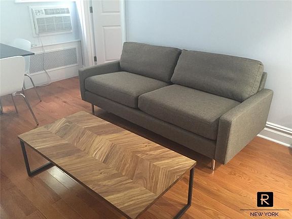 3rd image of 421 E 50th St APT 4R