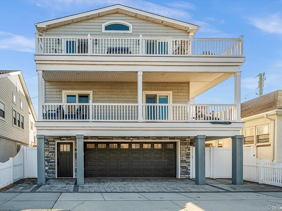 206 Grand Blvd