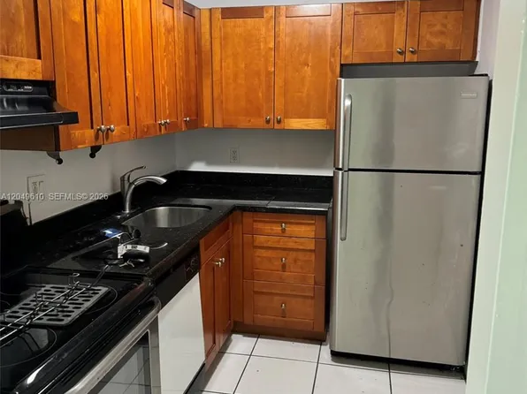 8511 NW 8th St APT 303, Miami, FL 33126