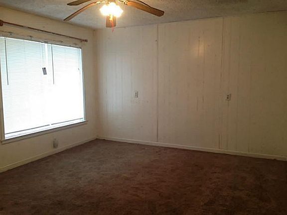2nd image of 1017 S La Salle Dr