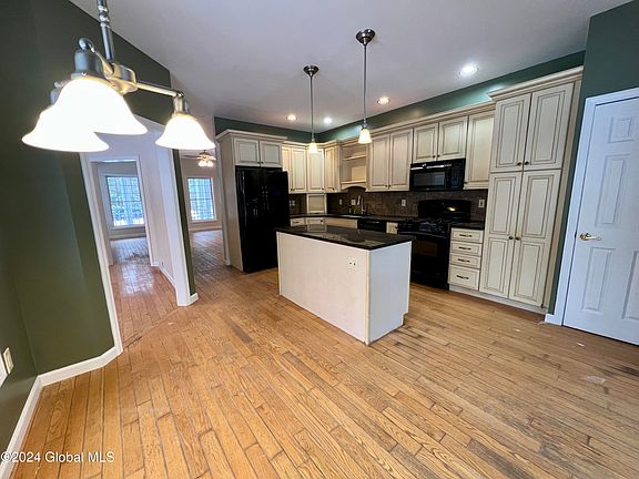 4th image of 21 Coriander Drive