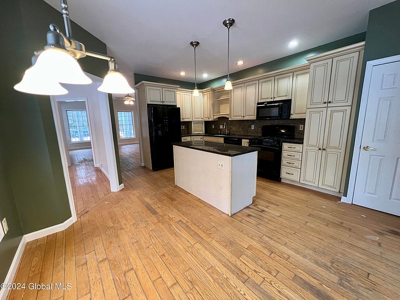 4th image of 21 Coriander Drive