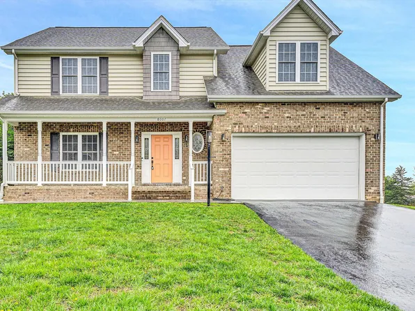 8007 Amber Wood Ct, Roanoke, VA 24019