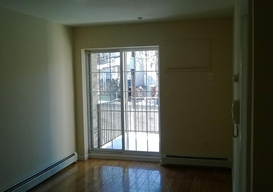 2nd image of 1435 Doris St Floor 4