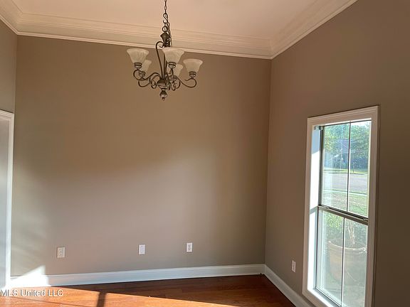 2nd image of 134 Creekside Dr