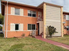 3671 SW 10th St, Miami, FL