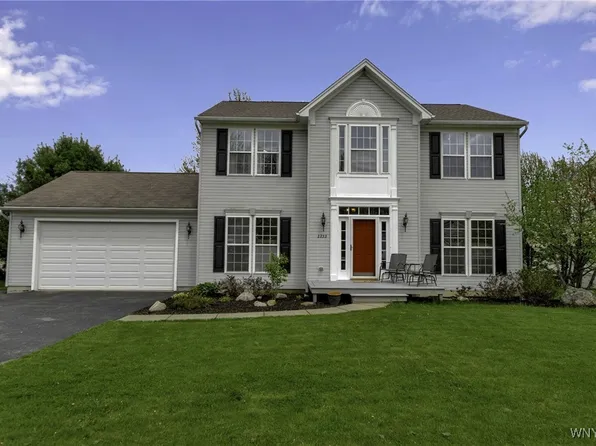 2233 Fox Chase Rd, Lake View, NY 14085