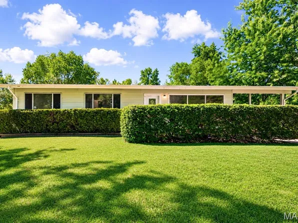 410 Hawthorn Ave, Saint Charles, MO 63301