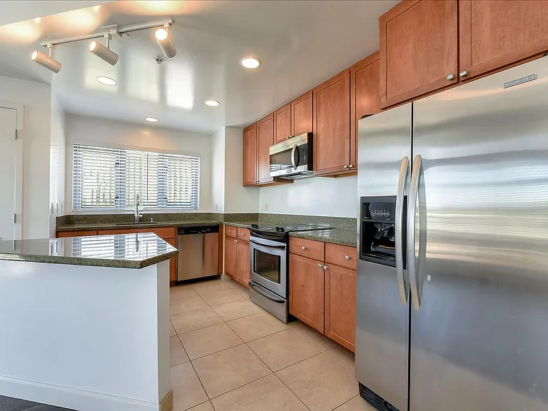 175 W Saint James St #508 — Photo 5