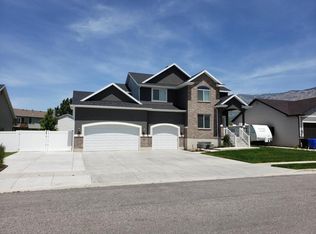42 E 1825 N, North Ogden, UT 84414