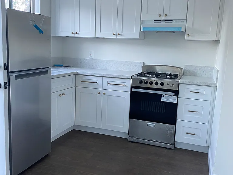 838 Chapman Ave — Photo 2