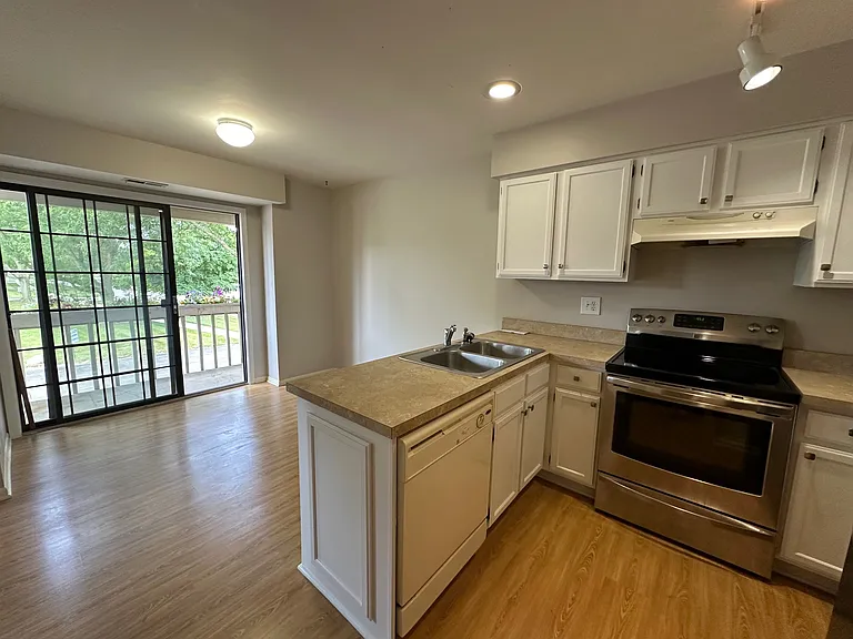 1486 W Jefferson Ave #E — Photo 7