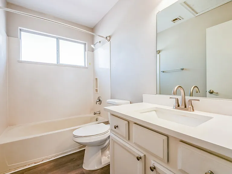 1036 W Olive Ave — Photo 15