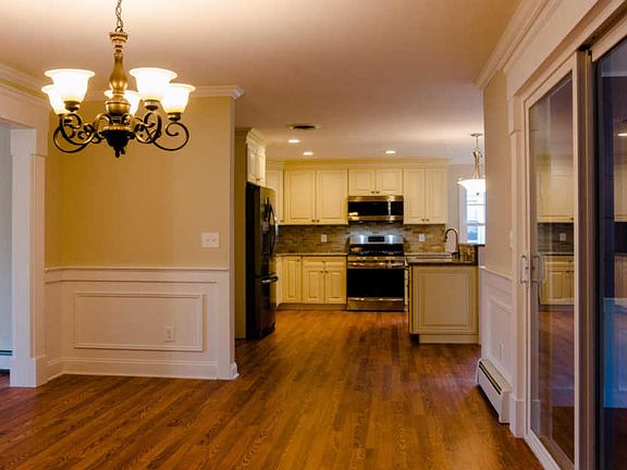 5th image of 33 Whitaker Dr