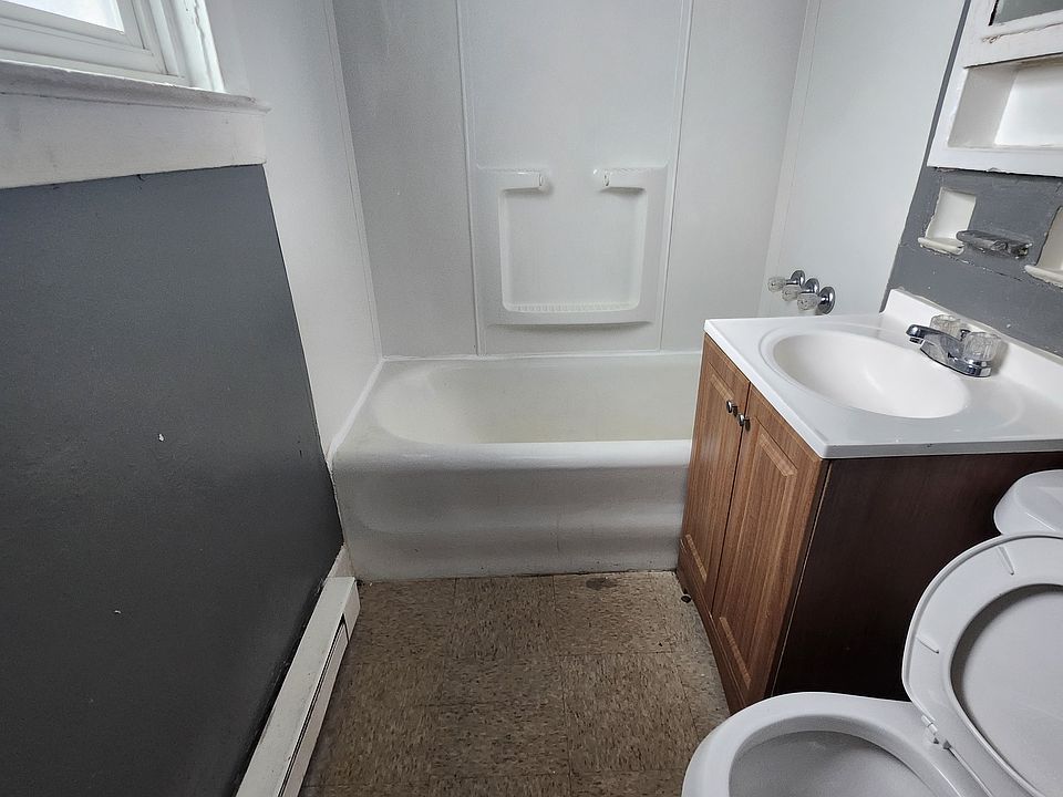 2nd image of 301 Wellington Ave #7