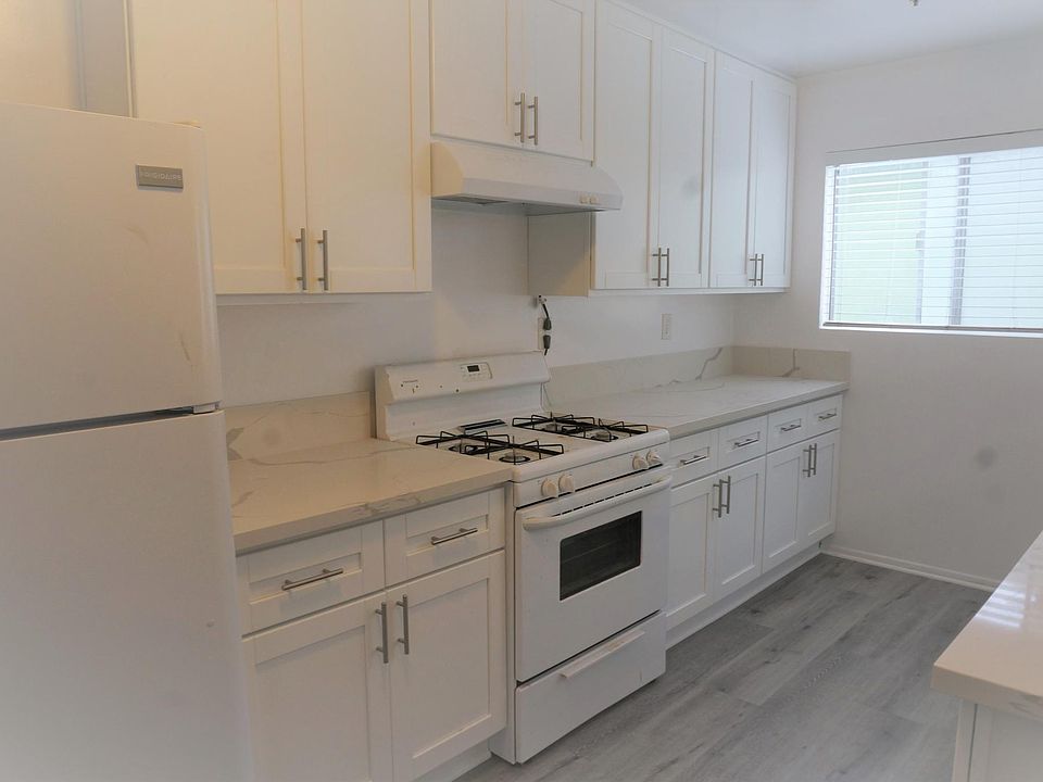 Kitchen: Quartz Counter - 2 windows in the kitchen - light and modern
