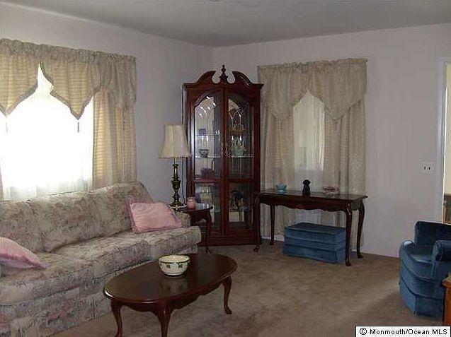 2nd image of 20 Yorktowne Parkway #B