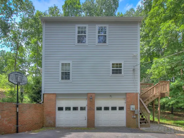 317 Gatewood Ln, Matthews, NC 28104