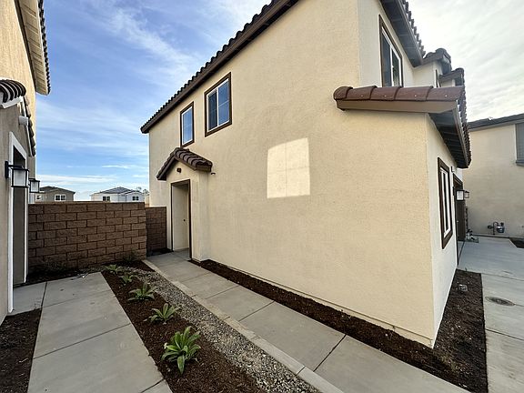 3rd image of 121 N Lassen Ave