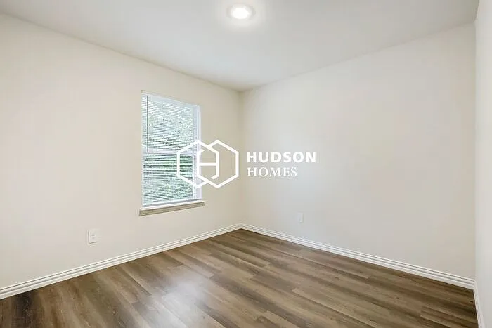 336 Bounding Main St — Photo 8