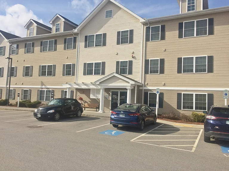 Redstone Apartments — Photo 8