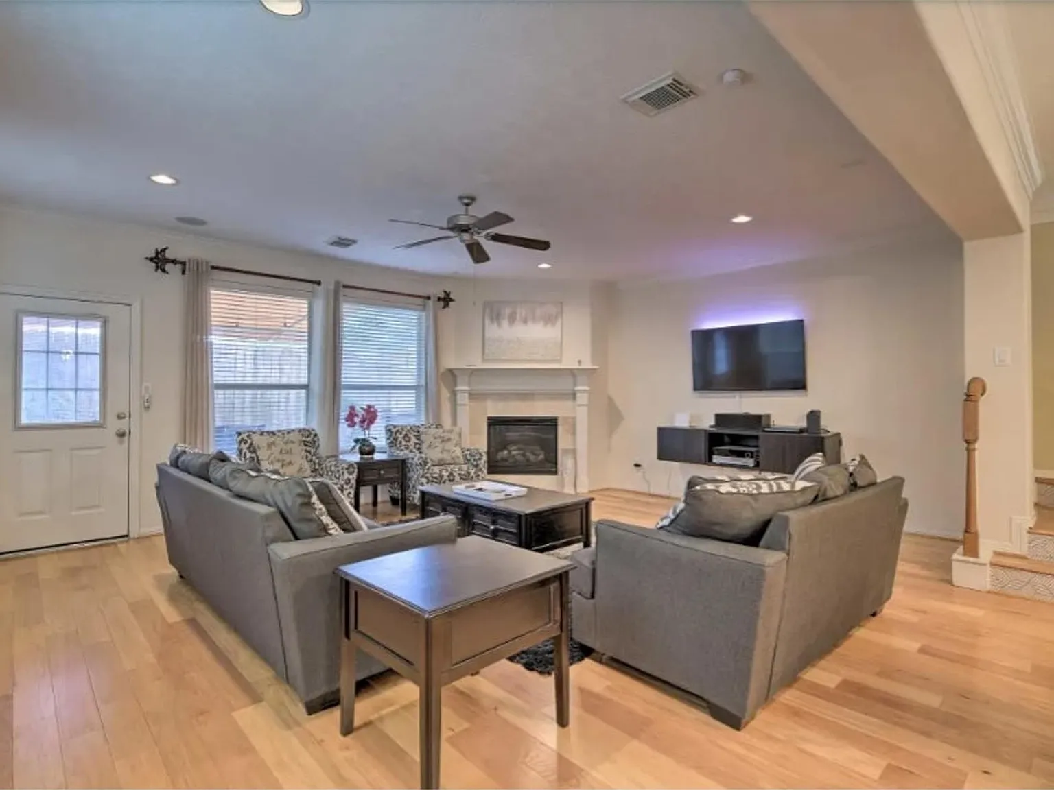 4 bed, 2.5 bath, 2529 sqft, $4,950 — Photo 2