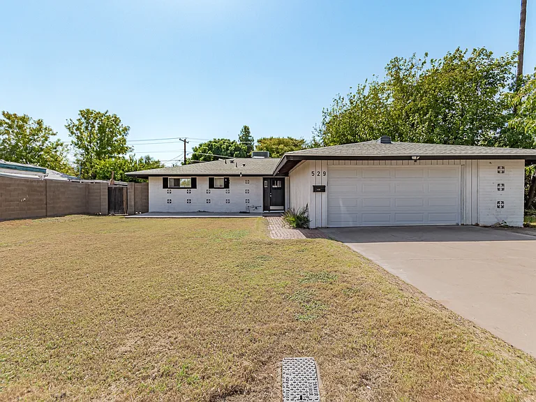 529 E Benjamin Dr — Photo 12