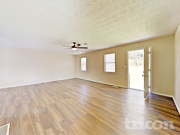 3rd image of 3638 Mansfield Ln