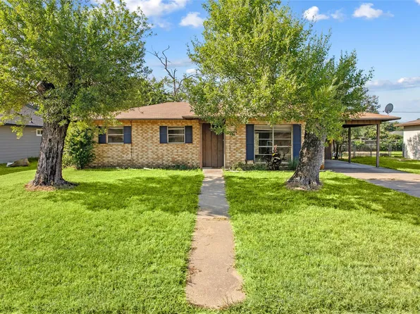 160 Gaeke St, Giddings, TX 78942
