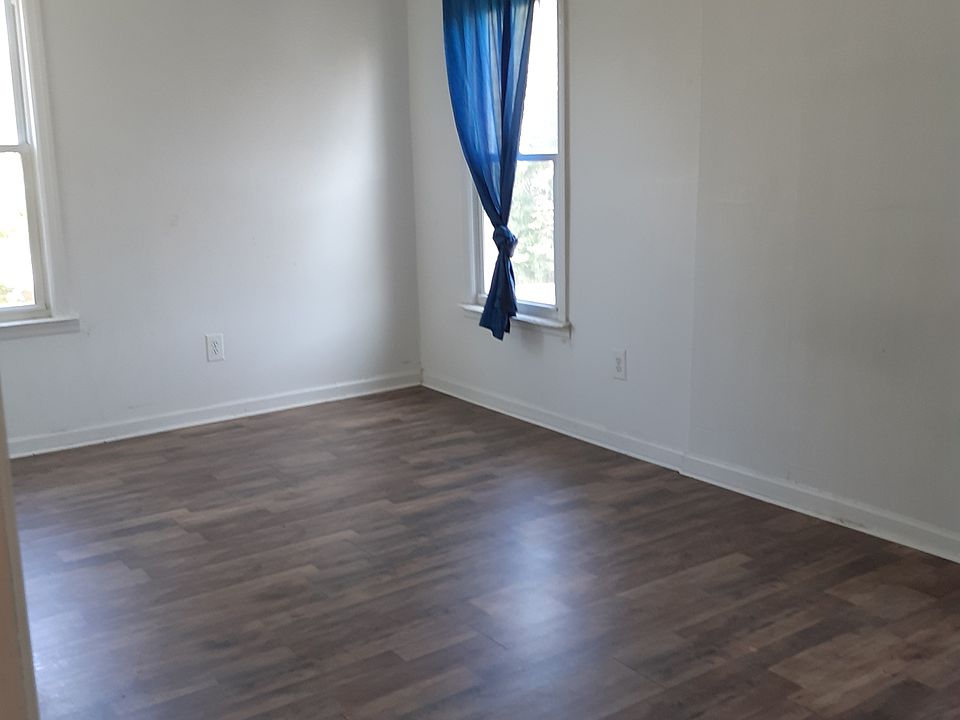 2nd image of 523 Simpson Ave