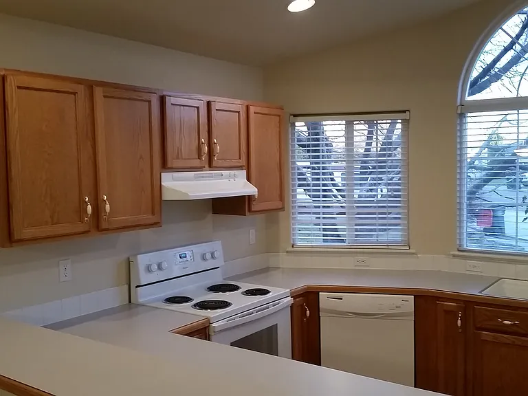 1341 N Shreveport Ave — Photo 2
