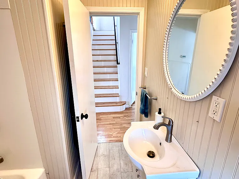 2404 Rowland Ave — Photo 16