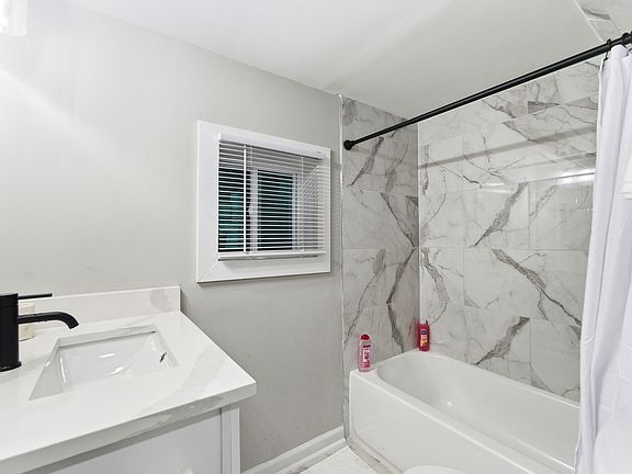 2nd image of 5901 Ridge Dr SE
