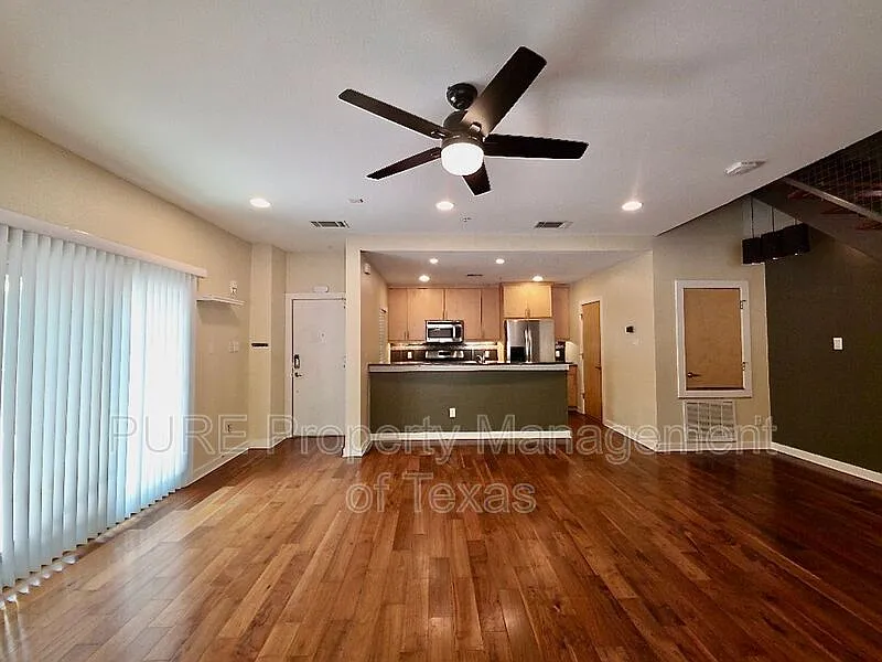 2 bed, 1.0 bath, 1355 sqft, $1,950 — Photo 2