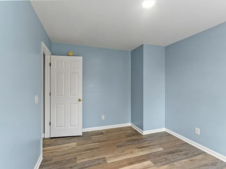 84 Poplar St — Photo 18