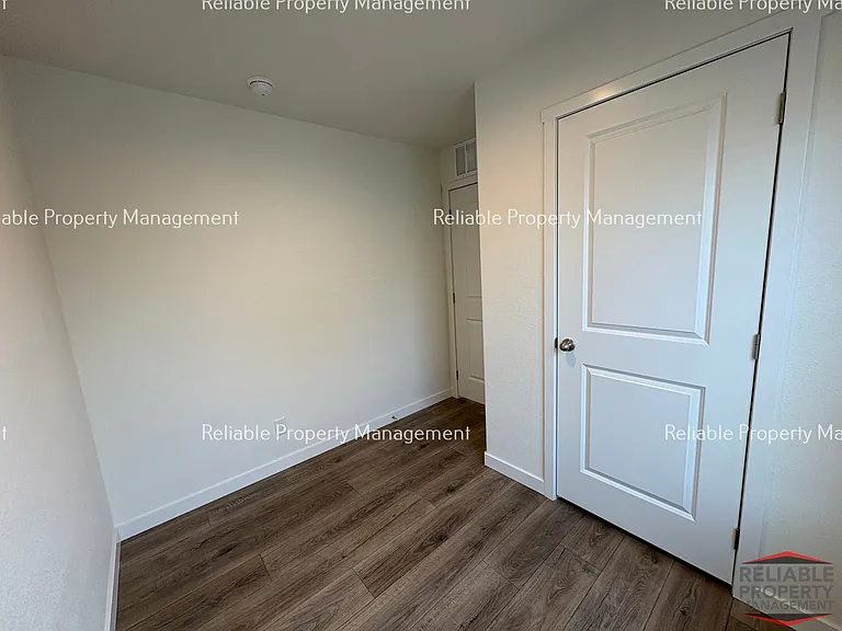440 N Wilson Dr — Photo 6