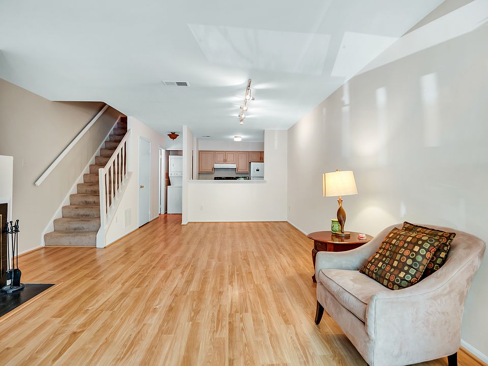 1st image of 3944 Woodhue Pl #22