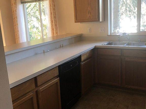 4th image of 17728 12th Ave NE APT 202