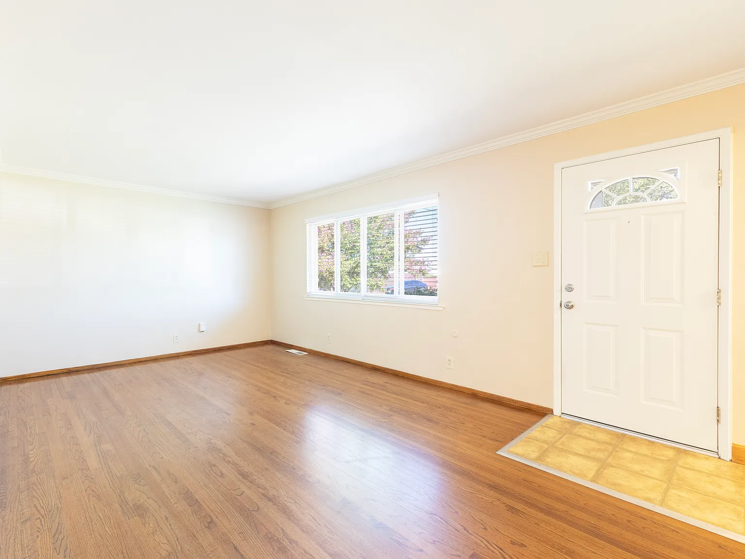2 bed, 772 sqft, $2,100 — Photo 3