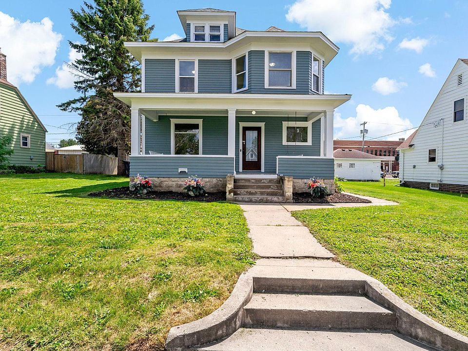 1st image of 615 1st St