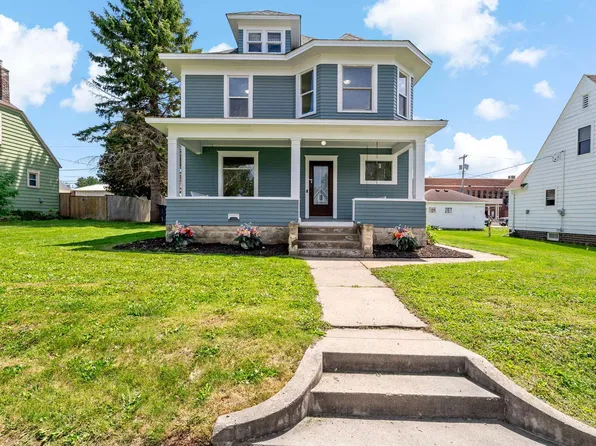 615 1st St, Kenyon, MN 55946