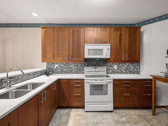 4th image of 4753 River Rd W #108