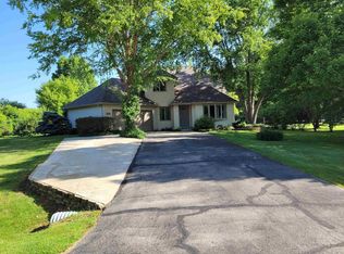 8632 Secret Way Dr, Roscoe, IL 61073